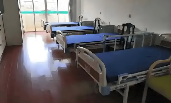 把影院变成“派对的舞台”，这片结局太炸裂了
